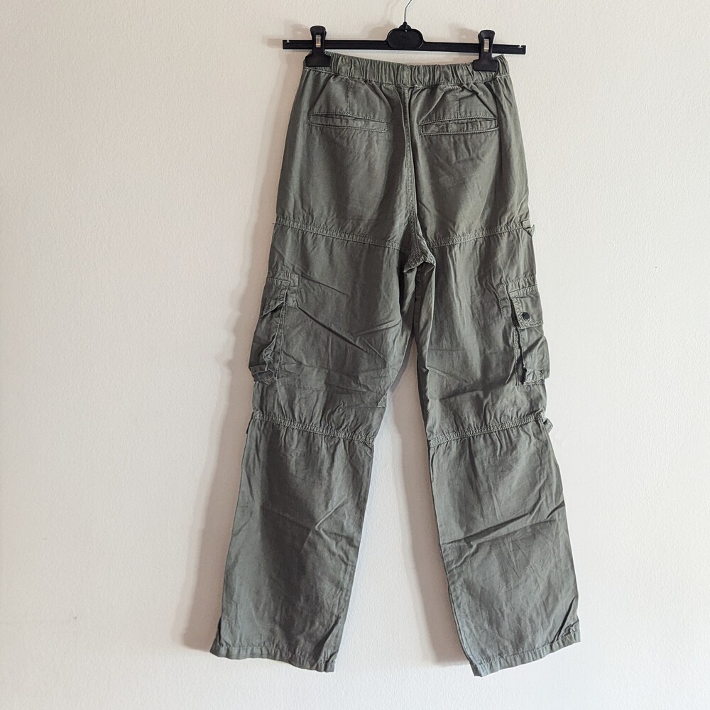 Adorable PRETTY LITTLE THING Cargo Pants - Size 4 - Picture 3 of 4